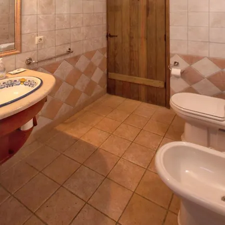 Сasa de vacaciones Charming House In With Shared Pool *