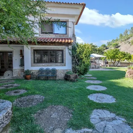 Charming House In With Shared Pool 別荘 *