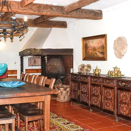 Charming House In With Shared Pool Сasa de vacaciones